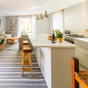 Apartment Spacious And Light Garden, Kalk Bay